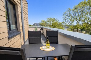 Unclassified image, 5 of 39, button