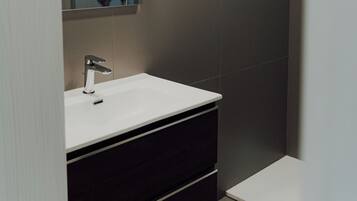 Shower, bidet, towels, soap