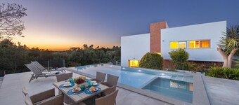 Peaceful retreat with pool and BBQ