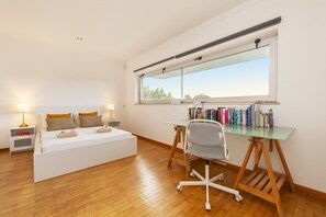 4 bedrooms, iron/ironing board, free WiFi, bed sheets
