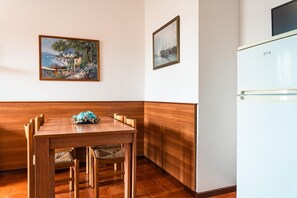 Dining - Residence Diana West three-room apartment C6* 3rd floor for 6 persons with sea view (Bibione)