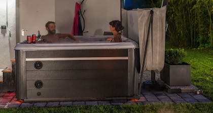 Modern villa with hot tub for exclusive use, dogs welcome.