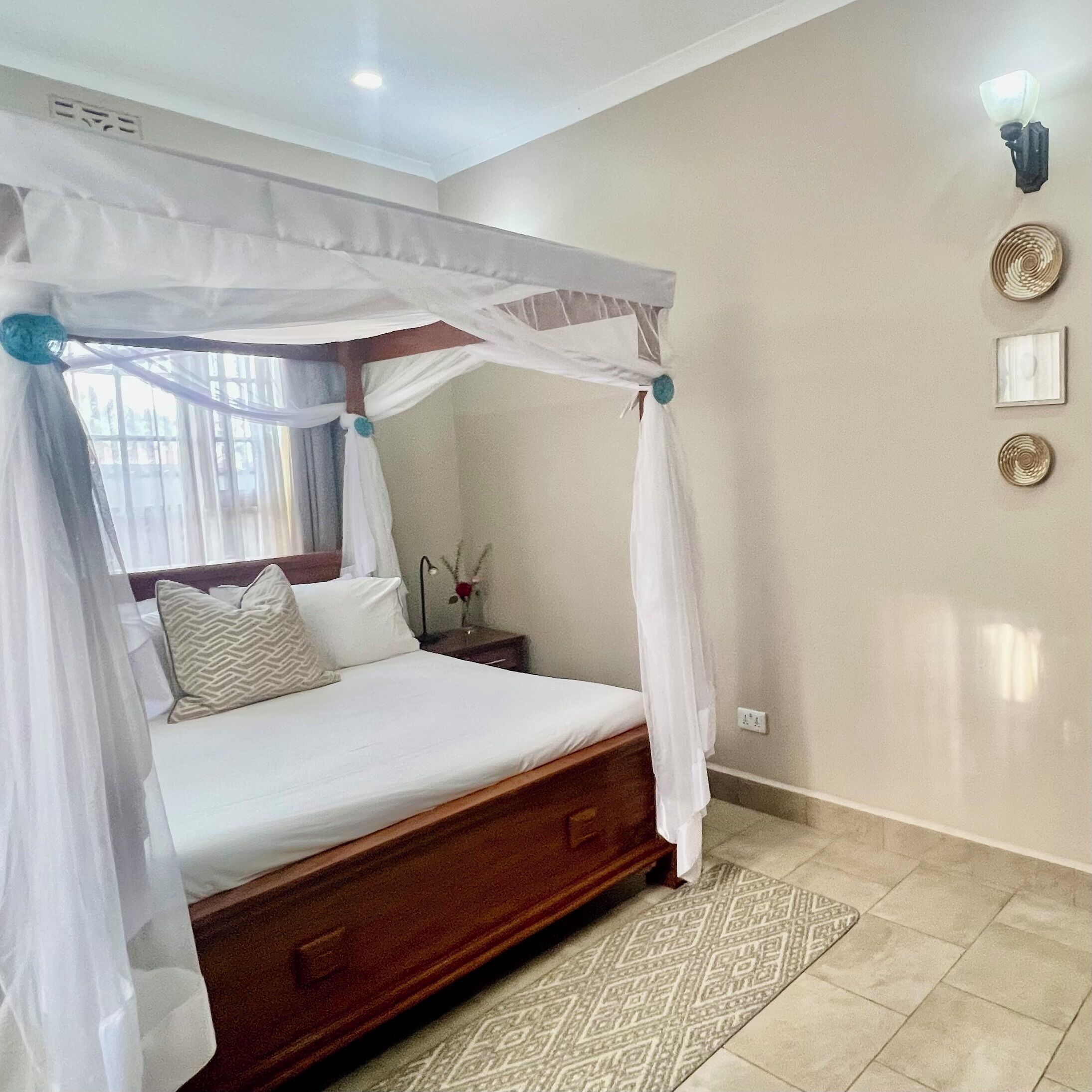 2 bedrooms, in-room safe, desk, iron/ironing board