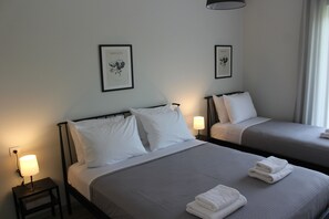 2 bedrooms, iron/ironing board, travel cot, free WiFi - Brand new in-town apartment (Nafplio)