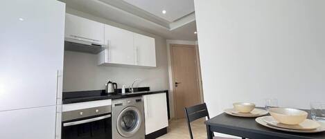 Fridge, oven, stovetop, electric kettle