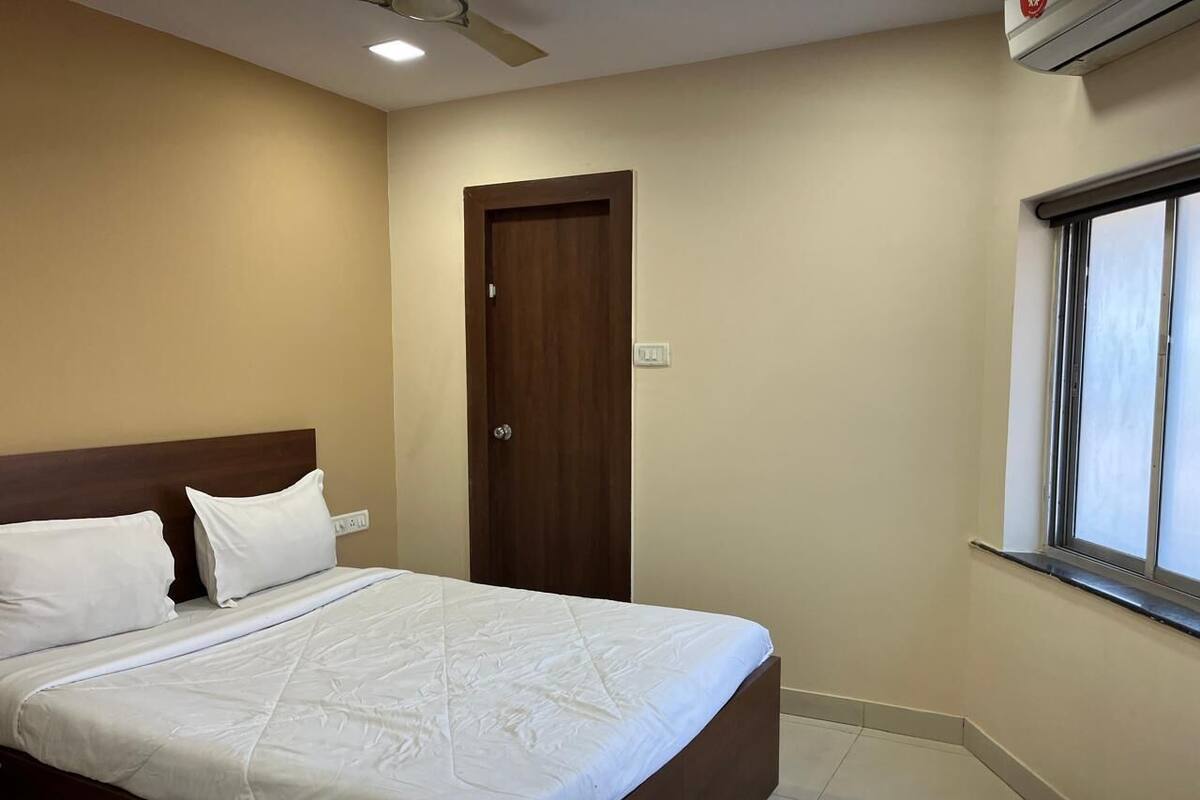 Double Room, City View | Desk, laptop workspace, free WiFi, bed sheets