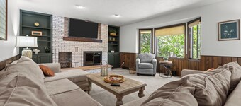 Indoor Pool&Hot tub, Game Room, Sauna, Movie Room