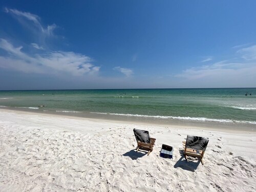 Beachfront 3 Bedroom 2.5 Bath #23 San Deluna NEW HEATED POOL-HOT TUB Sleeps 10