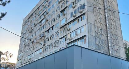 Cozy Downtown Apt w/ Wi-Fi – 1 Min from Railroad St, Balcony w/ Mountain View