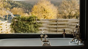 Cabin | Interior - Unique Cabin Wrapped in Beautiful Welsh Scenery (Presteigne)