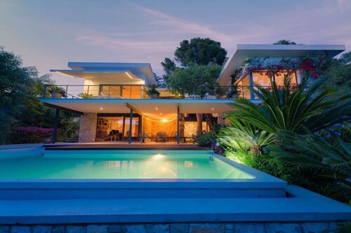 Villa Bougainvillea · Wine Cellar · Pool · Views