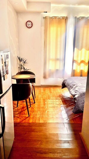 1 bedroom, desk, iron/ironing board, WiFi