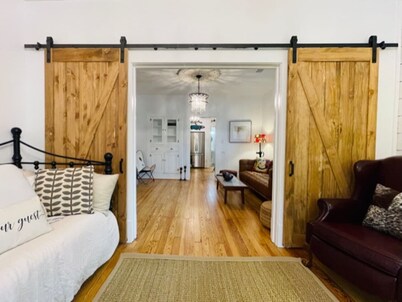 Newly remodeled bungalow near  downtown Brenham