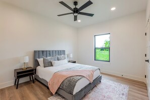 4 bedrooms, WiFi, bed sheets