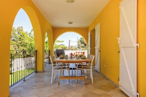 Outdoor dining - Charming and quiet Villa Amarena (Calvi)