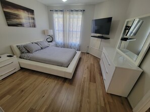 1 bedroom, iron/ironing board, WiFi, bed sheets - Cozy 1-bedroom condo with WiFi, AC in wonderful Clearwater (Clearwater)