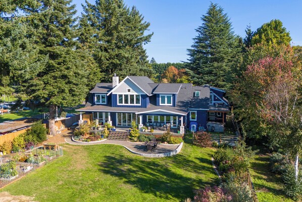 Exterior - Upscale Lakefront ADU w/ Access to Pickleball Court (Vancouver)