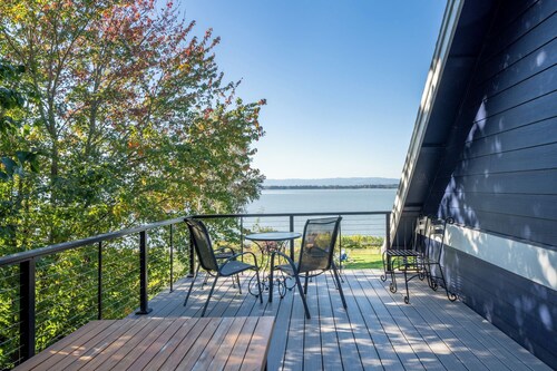 Upscale Lakefront ADU w/ Access to Pickleball Court