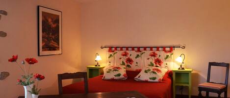 4 bedrooms, WiFi, bed sheets