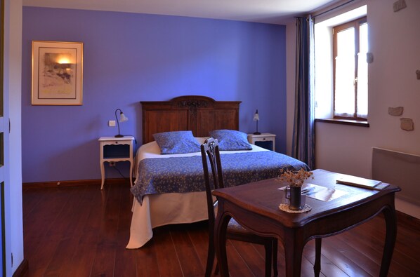 4 bedrooms, WiFi, bed sheets