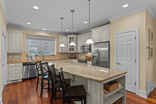 Steps to the Sand in Carolina Beach, Sleeps 10! Villa