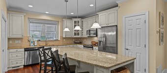 Steps to the Sand in Carolina Beach, Sleeps 10! Villa