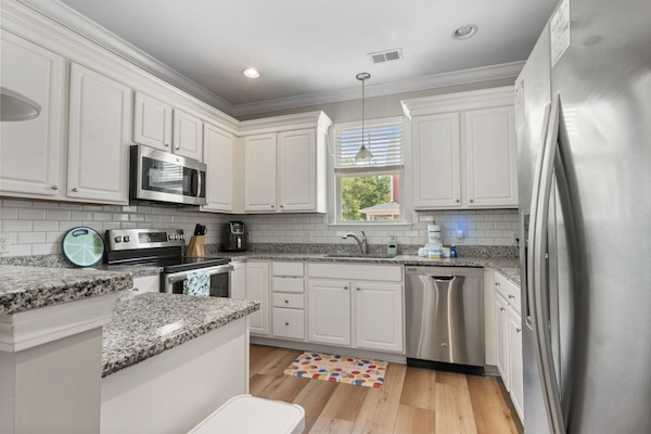 Geladeira, micro-ondas, fogão, cooktop