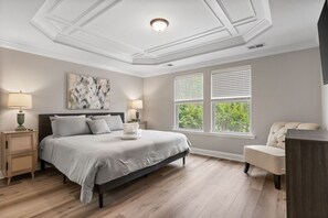 4 habitaciones, tabla de planchar con plancha y cuna de viaje 