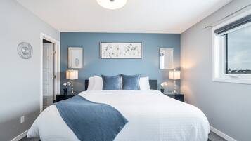 4 chambres, bureau, fer et planche Ă repasser, lit parapluie