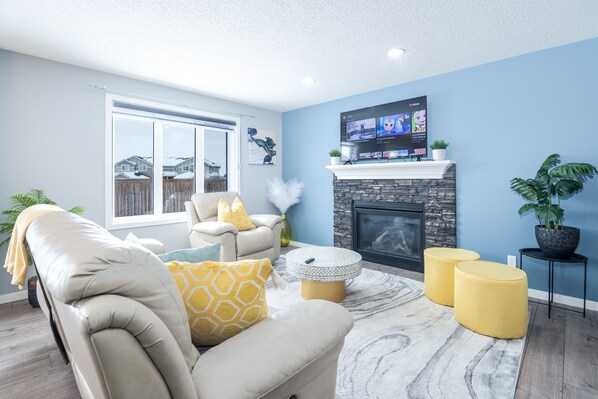 TV connectée, cheminée, espaces bureaux