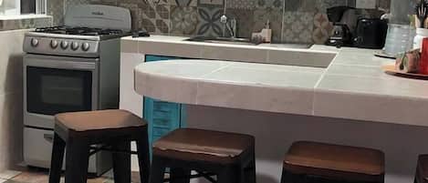 基础公寓 | 私人厨房 | 大冰箱、微波炉、烤箱、厨具/餐具