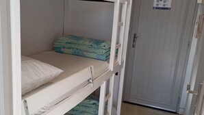 A bunk bed with a lower bunk and a door with a QR code. - 5 minutes from the La Legette chairlift, Studio-Cabin 21m² Les Saisies (Hauteluce)
