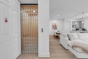 House, Multiple Beds (Azul Townhomes A3 - Sunrise) | Interior