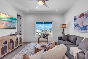 Casa, varias camas (Azul Townhomes A3 - Sunrise) | Área de sala de estar