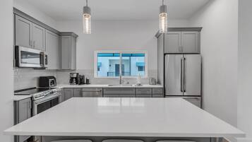 Rumah, Beberapa Tempat Tidur (Azul Townhomes A3 - Sunrise) | Dapur pribadi