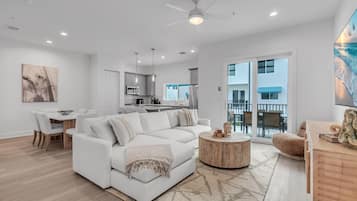House, Multiple Beds (Azul Townhomes A3 - Sunrise) | Living area