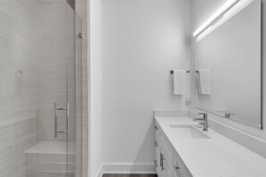 House, Multiple Beds (Azul Townhomes A3 - Sunrise) | Bathroom - Azul Townhomes A3 - Sunrise (Madeira Beach)