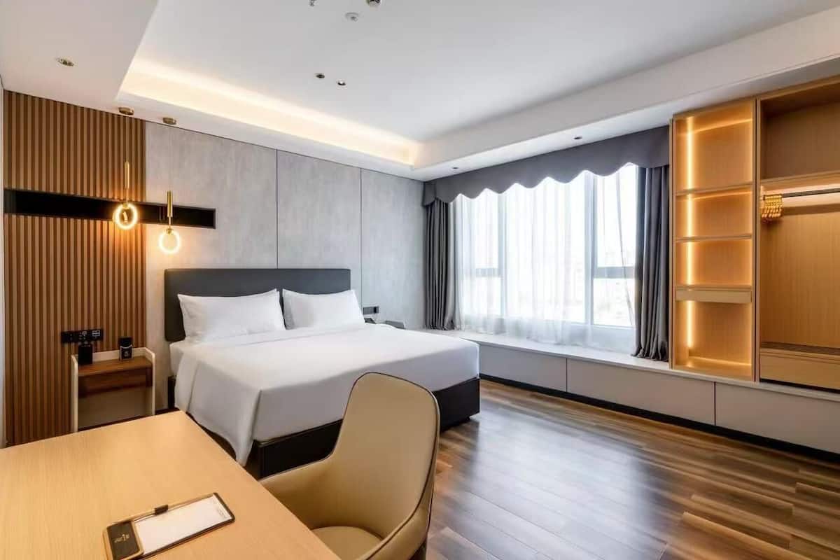 Premium Suite, City View | Blackout drapes, soundproofing, WiFi (free)