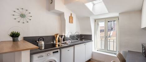 Fridge, microwave, coffee/tea maker, toaster