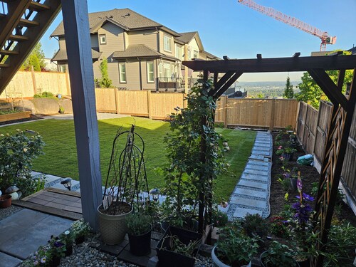 Private south-facing suite with a full bathroom and fully equipped kitchen.