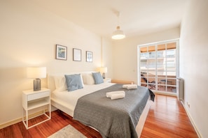 2 bedrooms, iron/ironing board, Internet, bed sheets