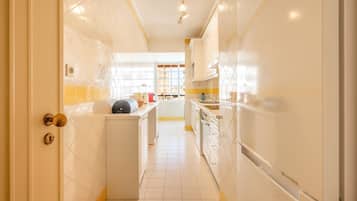 Refrigerador, microondas, horno, lavavajillas