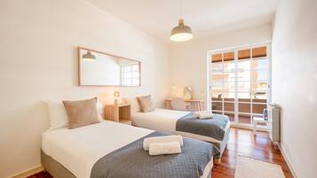 2 habitaciones, tabla de planchar con plancha y acceso a internet