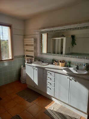 Shower, hair dryer - Luminous bastide Les Louis, Uzès (Blauzac)