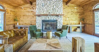Luxurious Ranch located in a secluded area, Private Pool, Hot Tub, Cabana Bar