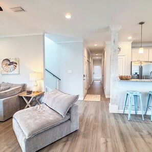 Smart TV, DVD player - SEAFOAM SANDS Gulf Shores Family Beach Escape, Private Pool, Sleeps 11 (Gulf Shores)