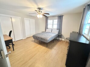 3 chambres, fer et planche à repasser, Wi-Fi, draps fournis