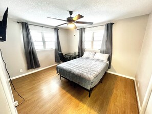 3 chambres, fer et planche à repasser, Wi-Fi, draps fournis