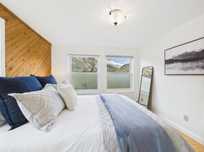 3 bedrooms, iron/ironing board, free WiFi, bed sheets - Admiral’s View | Panoramic Views, Family Friendly (Juneau)