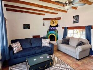 Una Smart TV, una chimenea